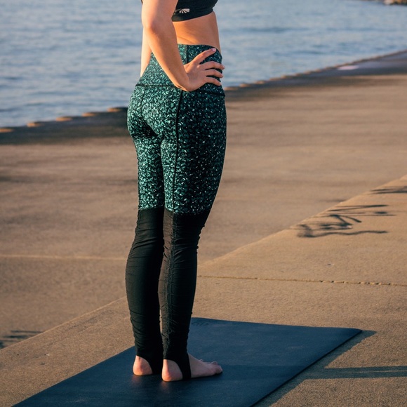 Size 6 lululemon wunder under high rise leggings