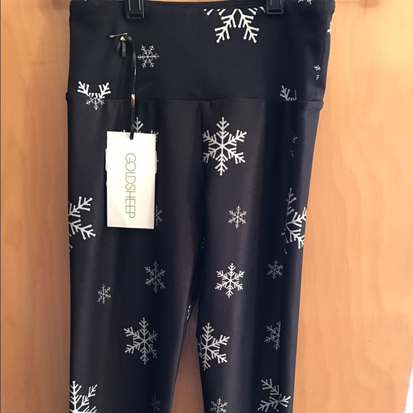 Size XS snowflake leggings. GOLDSHEEP brand