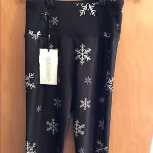 Size XS snowflake leggings. GOLDSHEEP brand