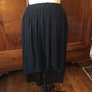 Hi-Lo Crepe Style Pleated Skirt