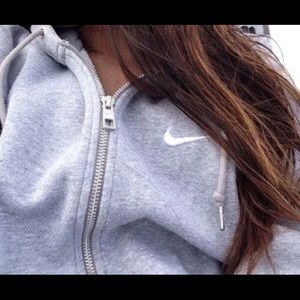 Meet your Posher, Claudia