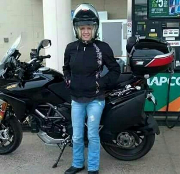 Meet Your Posher, Pam - Picture 4 of 5