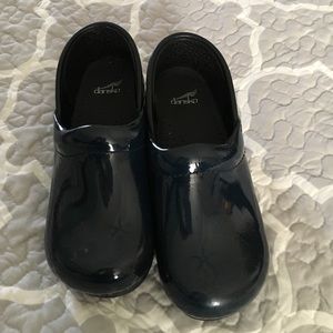 Girls navy blue patent leather DANSKOS