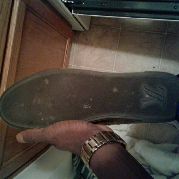 Louis Vuitton - Picture 2 of 2