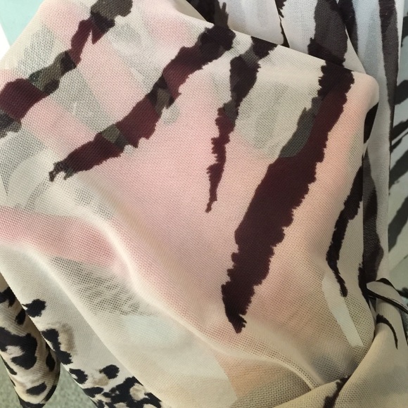 NWT- Chico's Animal Print Open Cardigan Top - Picture 4 of 4