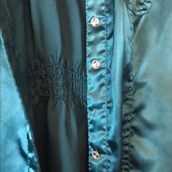 Top - Picture 2 of 2