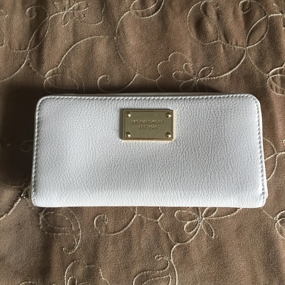 Michael Kors cream wallet