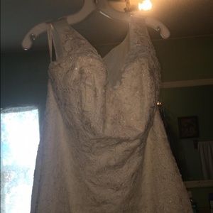 Size 16 David's bridal wedding dress. Ivory color