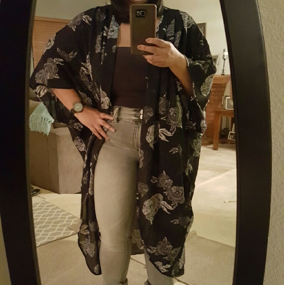 BLACK GRAY FLORAL KIMONO - Picture 2 of 3