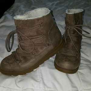 Brown with beige faux fur lining ankle boots