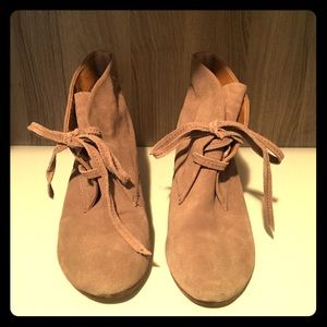 Beautiful, worn once tan suede booties