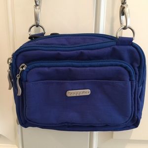 NWOT small blue Bagallini organizer purse