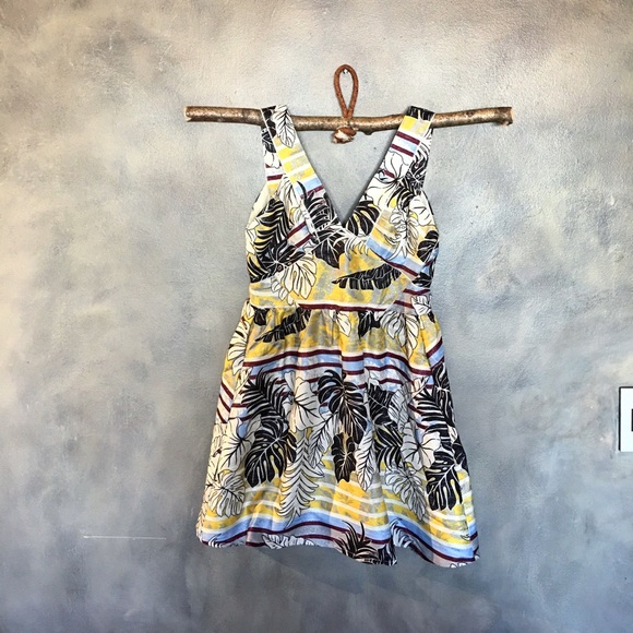 H&M Dresses & Skirts - NWT shimmery flair dress