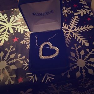 Floating heart necklace 💕