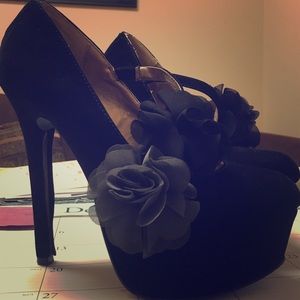 Black heels with black and gray flowers