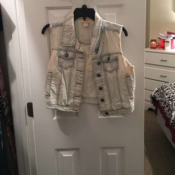 Short sleeve jean jacket