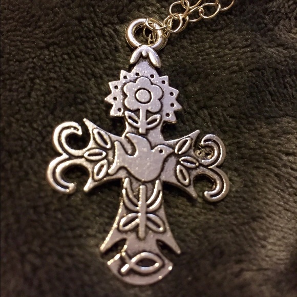Silver necklace with etched cross pendant - Picture 3 of 3