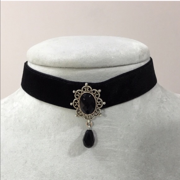 Velvet Antique Choker - Picture 3 of 4