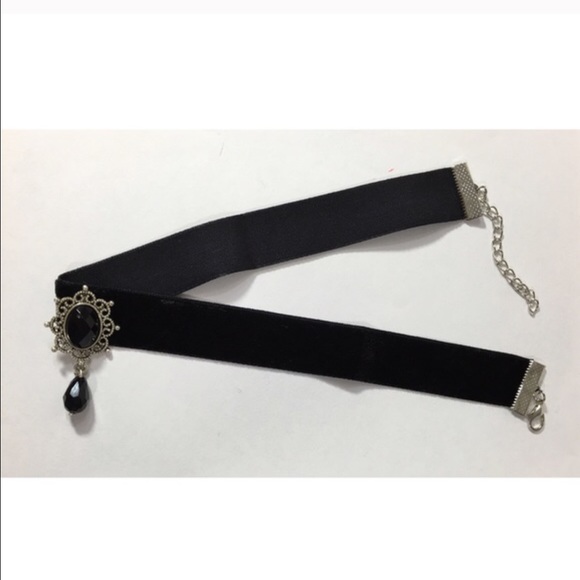 Velvet Antique Choker - Picture 4 of 4