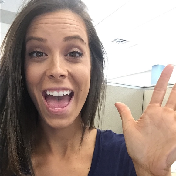 I'm back guys!! Holy life happens 🙌🏼🙌🏼💕💕 - Picture 4 of 4