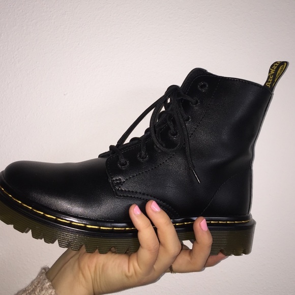 dr martens size 7 womens