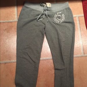 gray Hollister sweatpants
