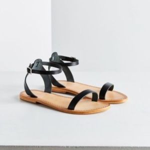 ♥️BRAND NEW♥️Black Leather Thin Strap Sandal