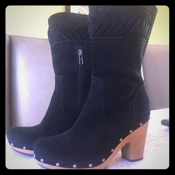 UGGS: Black Suede Boots with Heel Size 9
