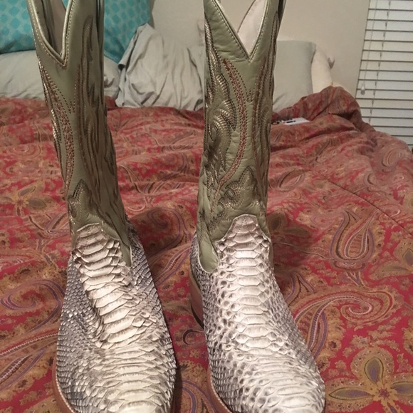 Gorgeous Snakeskin Mens Boots