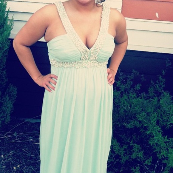 Macy's Dresses & Skirts - Mint gown