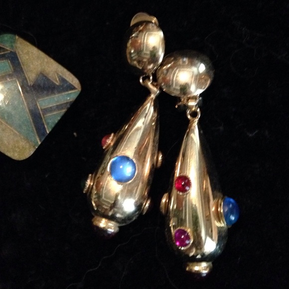 Vintage clip on earrings! - Picture 3 of 4