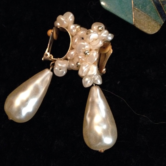 Vintage clip on earrings! - Picture 4 of 4