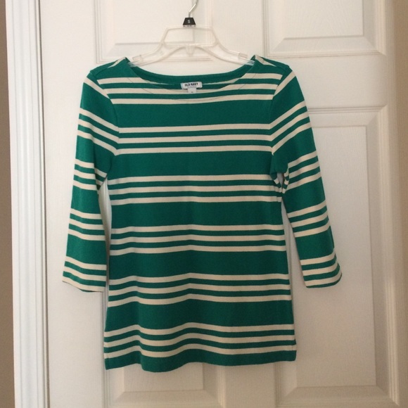 Cute striped 3/4 length top.