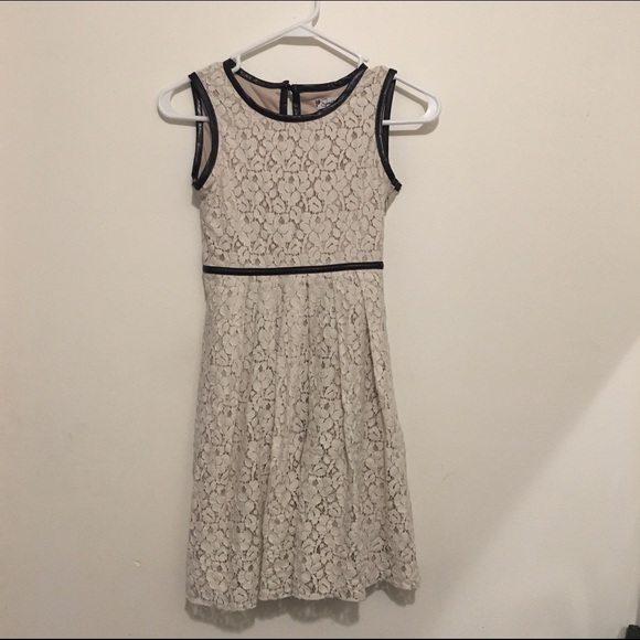 Kids- Gorgeous girls lace dress, size 12