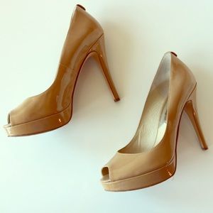 Michael Kors York in nude patent 5M