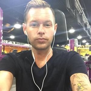 Meet your Posher, Rryon