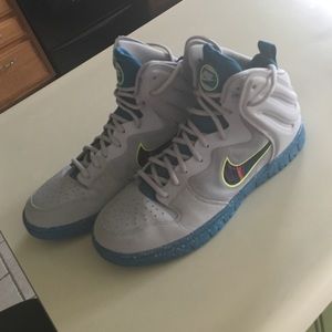 Brand New Nike's! Beautiful Color in person!