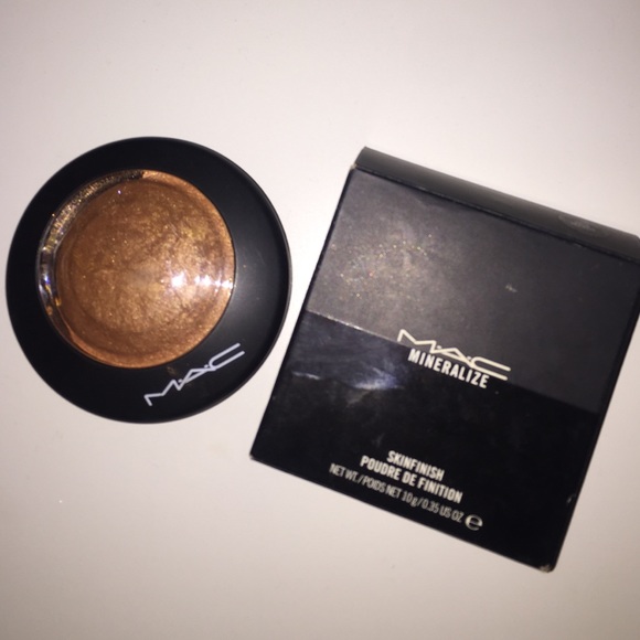 MAC GOLD DEPOSIT HIGHLIGHTER BRAND NEW WITH BOX