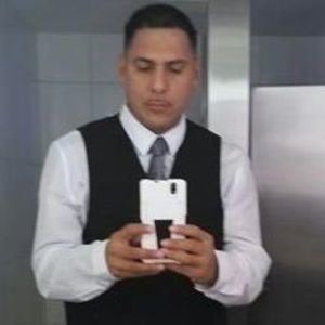 Meet your Posher, Edwin gato