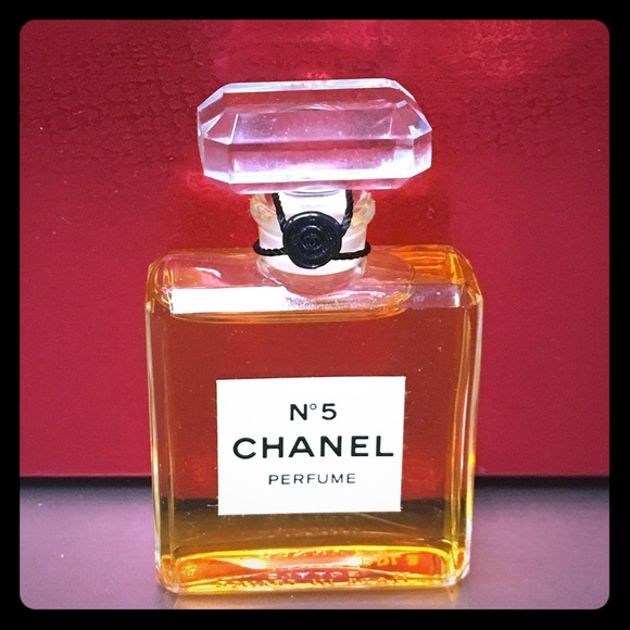 CHANEL No5 perfume
