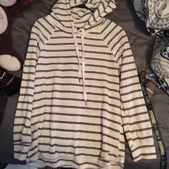 Hooded log sleeve