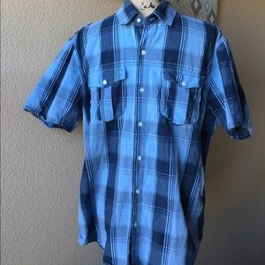 Men's short sleeve plaid button up