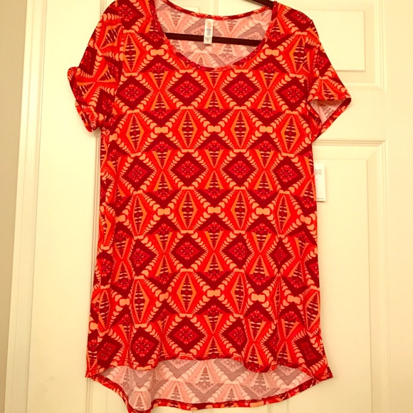 NWT LuLaRoe Classic T!
