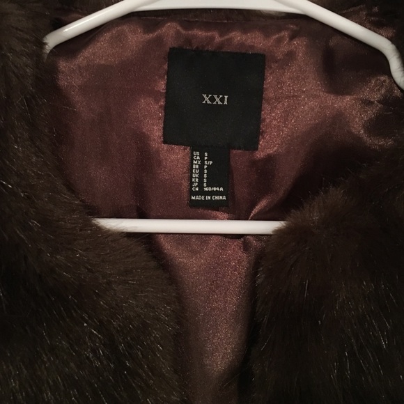 Fur vest - Picture 2 of 4