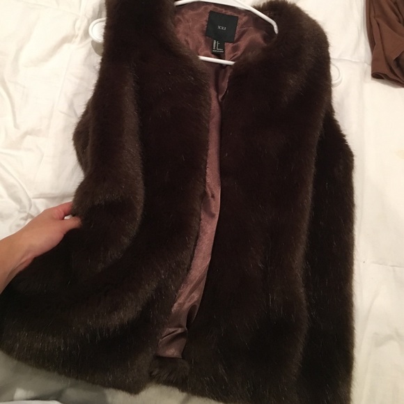 Fur vest - Picture 3 of 4