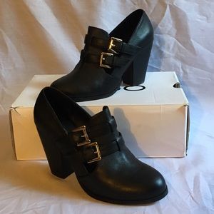🏴Black Aldo Booties Leather w/ Gold Hardware