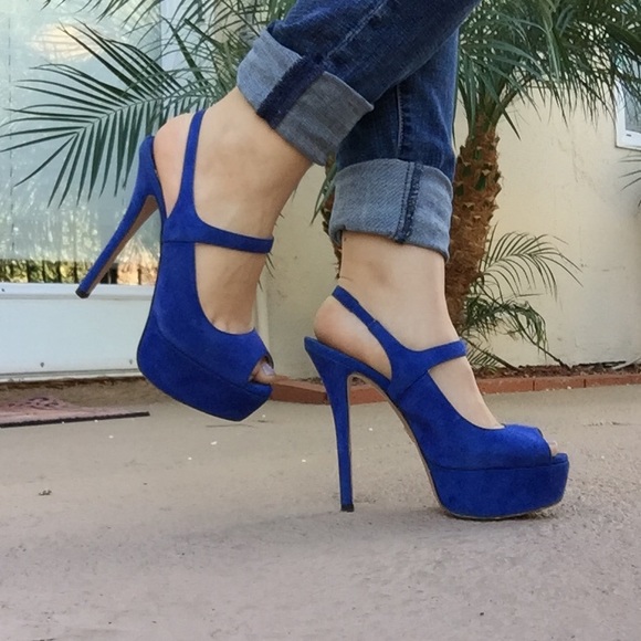 Sold!! 🎉🎉 Vibrant Prada Heels 💯 Authentic