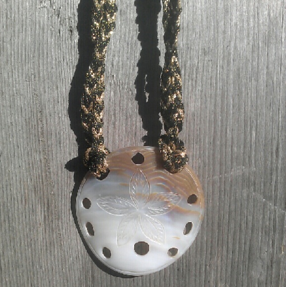 Abalone shell necklace NWOT