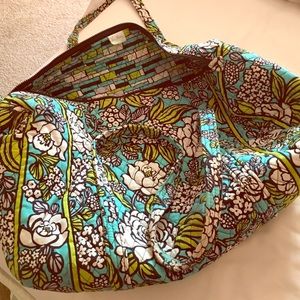 Like new Vera Bradley large duffle