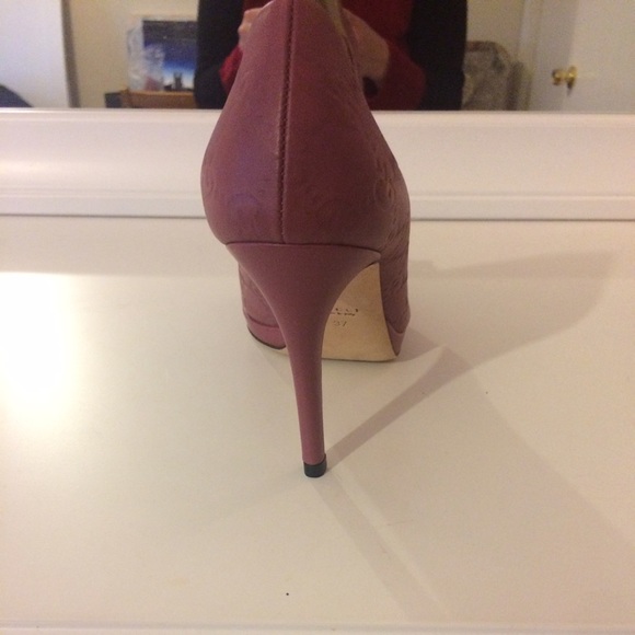 Brand new women GUCCI heels - Picture 3 of 3